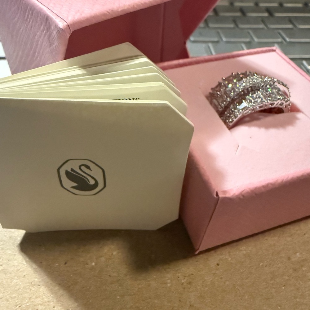 Swarovski Silver Crystal Ring- Size 7 - Picture 12 of 15